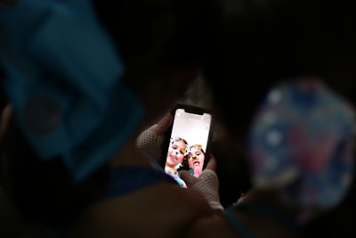 Hombre se declara culpable de hackear cuentas de Snapchat de mujeres
