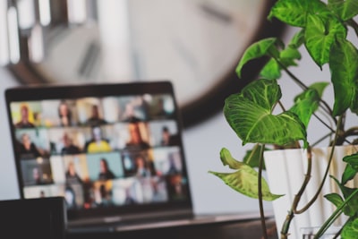 Cómo un socio de IA reduce costos y emisiones