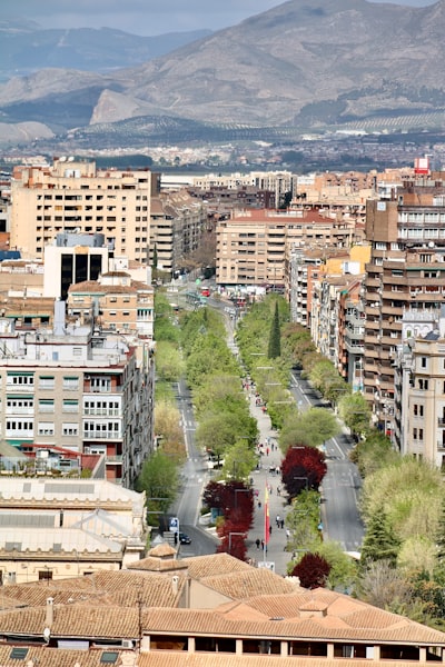 Reduce tiempos de respuesta con IA en Granada