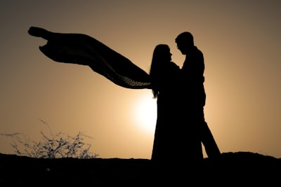Oración por el amor y la unión en matrimonio: Fortaleciendo la misericordia, la paz y el afecto duradero