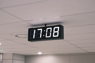 Transformada multiplicativa y el algoritmo del reloj de log discreto