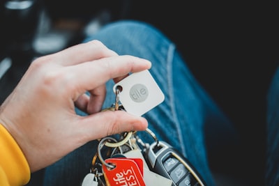 Rastreadores Bluetooth: comparativa AirTag, Tile y alternativas