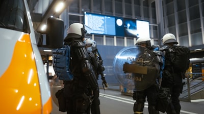 FutureWorld: Simulación en vivo para entrenar agentes predictivos con recompensas reales