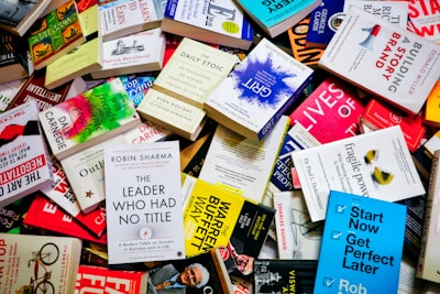 Multa histórica a Anthropic por entrenar IA con libros pirateados