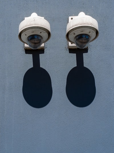 Dos estrategias para proteger la privacidad en IA.