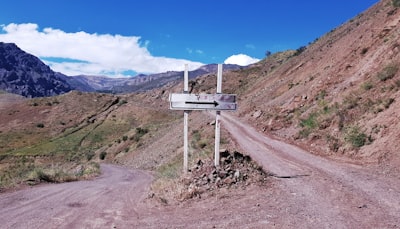 Doble ruta adaptativa para comunicación semántica encubierta