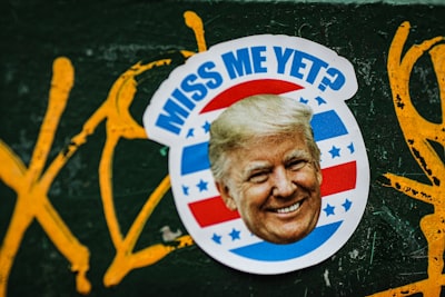 Trump: de la política de IA 'todo vale' a la regulación estricta