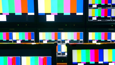 Un enfoque jerárquico flexible para publicidad multi-canal