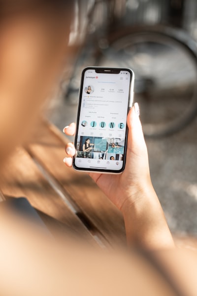 Cómo un fundador no técnico creó una app social sin algoritmo