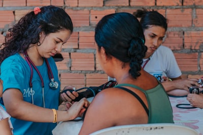 Herramienta de IA detecta problemas de salud mental en jóvenes profesionales