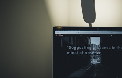 ¿La creación de contenido publicitario por IA minimiza errores humanos?