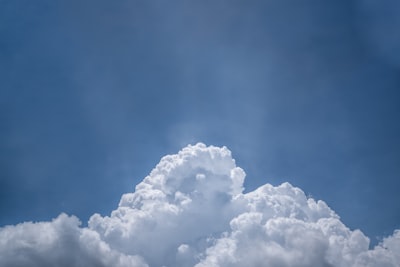 Automatización de entornos en la nube sin necesidad de codificación.