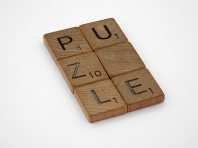 Solución automatizada para juegos de alcanzabilidad polinomiales de estado infinito