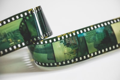 Predicción y propagación de máscaras para restaurar filmes
