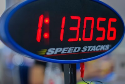 Manejo de condiciones de carrera en sistemas de comercio electrónico de alto tráfico