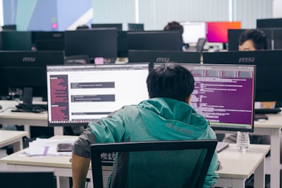 Choosing the Right Software Development Approach in the AI Era