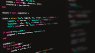 ¿Qué hace una solución de gestión de cumplimiento de software buena?