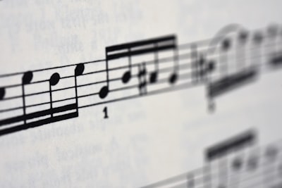 Generación de acompañamiento musical en vivo con IA
