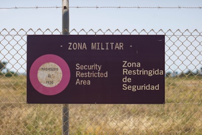 Agentes LLM de frontera superan el cuello de botella en la curaduría de ontologías de fenotipos naturales