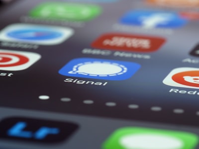 Riesgos de usar versiones no autorizadas de aplicaciones