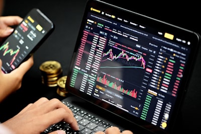 Comparativa de proveedores en portal de inversores con KYC y AML