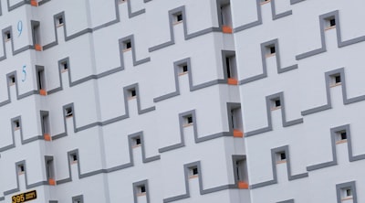 Alineación de seguridad modular con fichas de control.