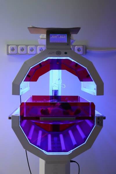 Dynamic Optimization of Microhydrodynamics for Automated Glaucoma Implant