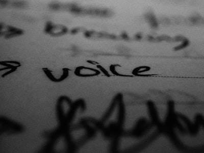Por qué la Inteligencia Artificial de Voz Interrumpible es un Problema de Sistemas