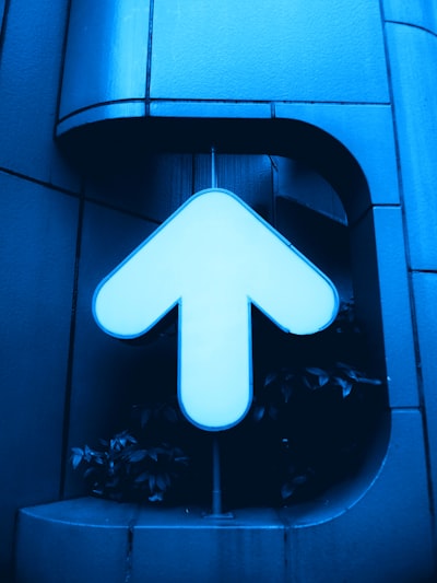 Automatización de servicios de seguimiento salientes en Bilbao