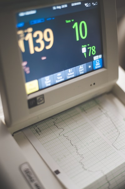 Alineación mejorada de ECG pediátrico y adulto para diagnóstico pediátrico robusto
