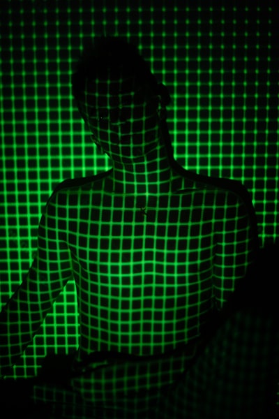 Deepfakes: Detección, Defensa y Crisis de Autenticación