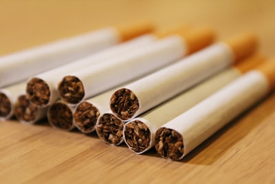 Fumar vs. comestibles: ¿Cuál te conviene?