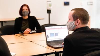 ¿Por qué la atención médica necesita software de reconocimiento de voz y cómo construirlo correctamente?