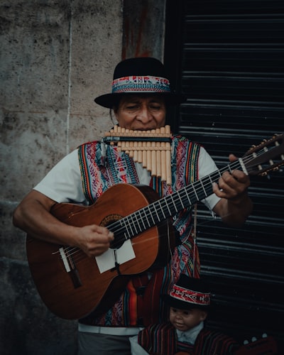 Un músico folclórico bajo ataque por falsificaciones y trolls de derechos de autor