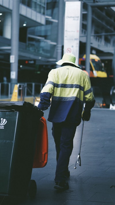 ¿Puede la seguridad del trabajador agente reducir el desperdicio u optimizar recursos?
