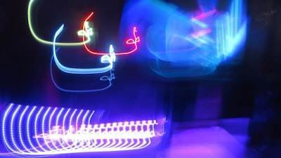 Improving Silicon Etch Uniformity with Reinforcement Learning-based Adaptive Plasma Control