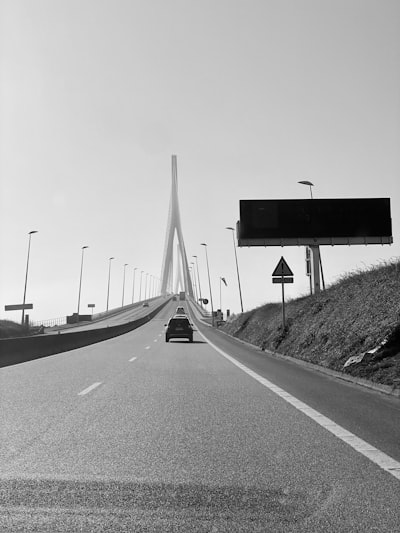 Superando la brecha modalidad en LiDAR de carretera