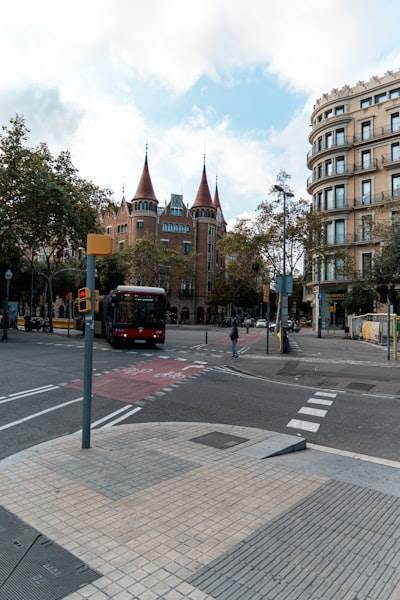Desarrollo de software a medida vs. soluciones prefabricadas: ¿mejor opción para consultoría?