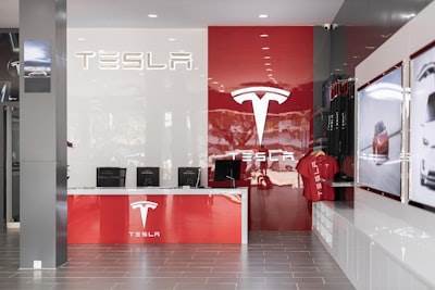 Trabajos en Tesla: hasta $318,000 y reuniones con Elon Musk