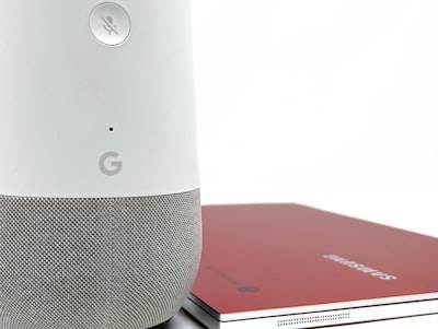 Avances en tecnología de IA: ChatGPT, Google, Grok Voice Innovations