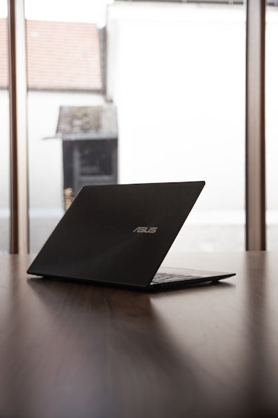 Revisión del Asus Zenbook A16: Snapdragon en PC