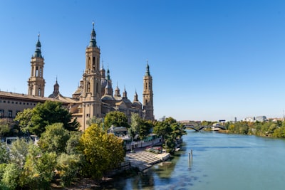 Mejores empresas de Zaragoza para AI virtual en recepción