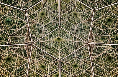 Arquitectura cuántica convolucional para clasificación de imágenes.