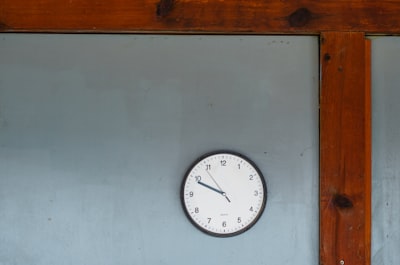 ¿Cuánto tiempo toma implementar herramientas digitales en un centro de servicio de vehículos?