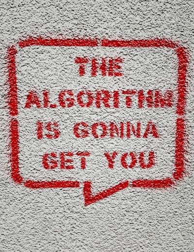Theta-regularized Kriging: Modelado y Algoritmos