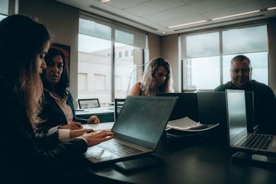 Colaboración de múltiples usuarios en la automatización de flujos de trabajo legales