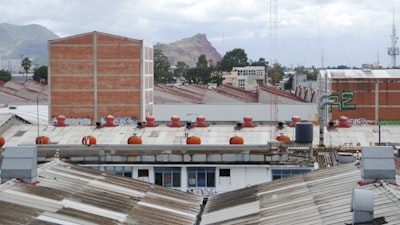 Flujos constructivos de normalización condicional