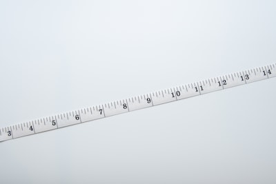 Punto de referencia y métricas diagnósticas para paráfrasis robusta
