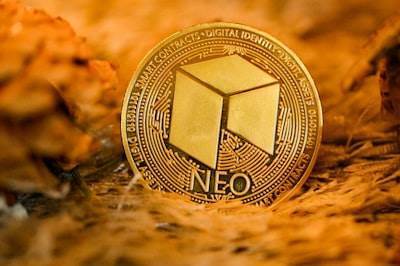 Neo y SpoonOS ofrecen $100K para resolver el problema que la IA centralizada no puede corregir
