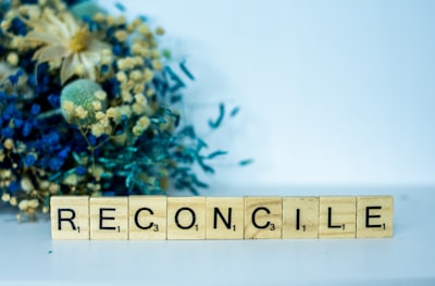 ReCode: Reforzando la generación de código con recompensas del razonamiento